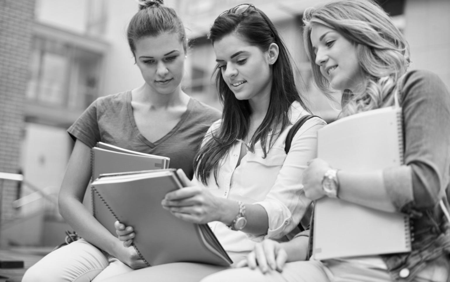 Análisis de tendencias financieras estacionales con gráficos y calendarios